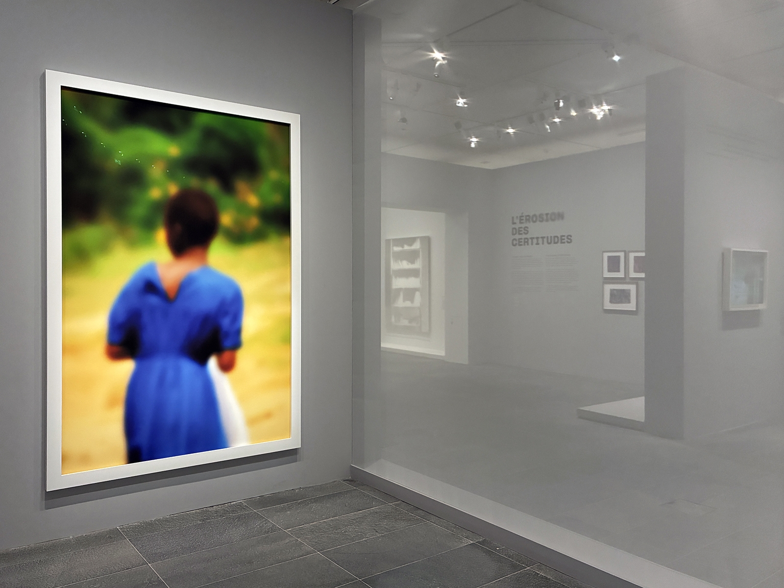 aura-studio-dans-le-flou-une-autre-vision-de-lart-des-annees-1950-a-nos-jours_maud-martinot-scenographie-exposition-musee-orangerie-dans-le-flou-32.jpg