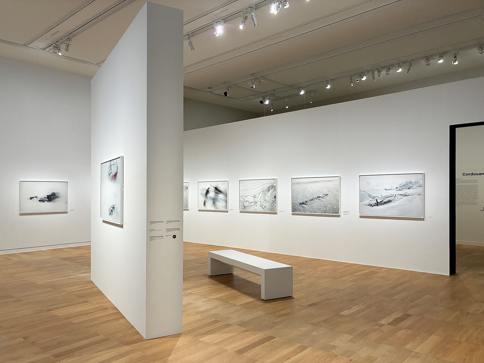 aura-studio-double-exposition-photographique-jean-gaumy-et-la-mer-et-la-peche-au-dela-du-cliche-inedits-de-la-collection_maud-martinot-scenographie-exposition-musee-marine-peche-jean-gaumy_31.jpg